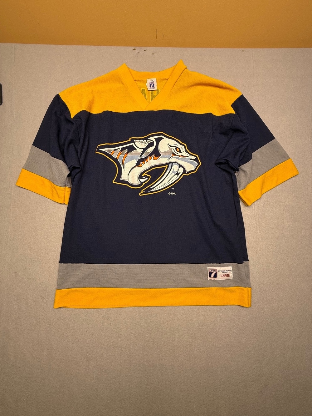 Nashville Predators Logo 7 Hockey Jersey Large Navy Yellow